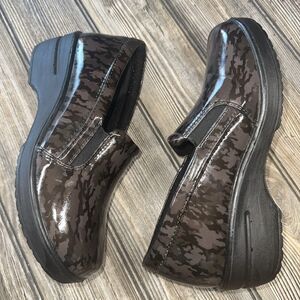 New EASY WORKS by Easy Street Leeza Black Camp Patent Slip-on Shoes Size 8.5 M